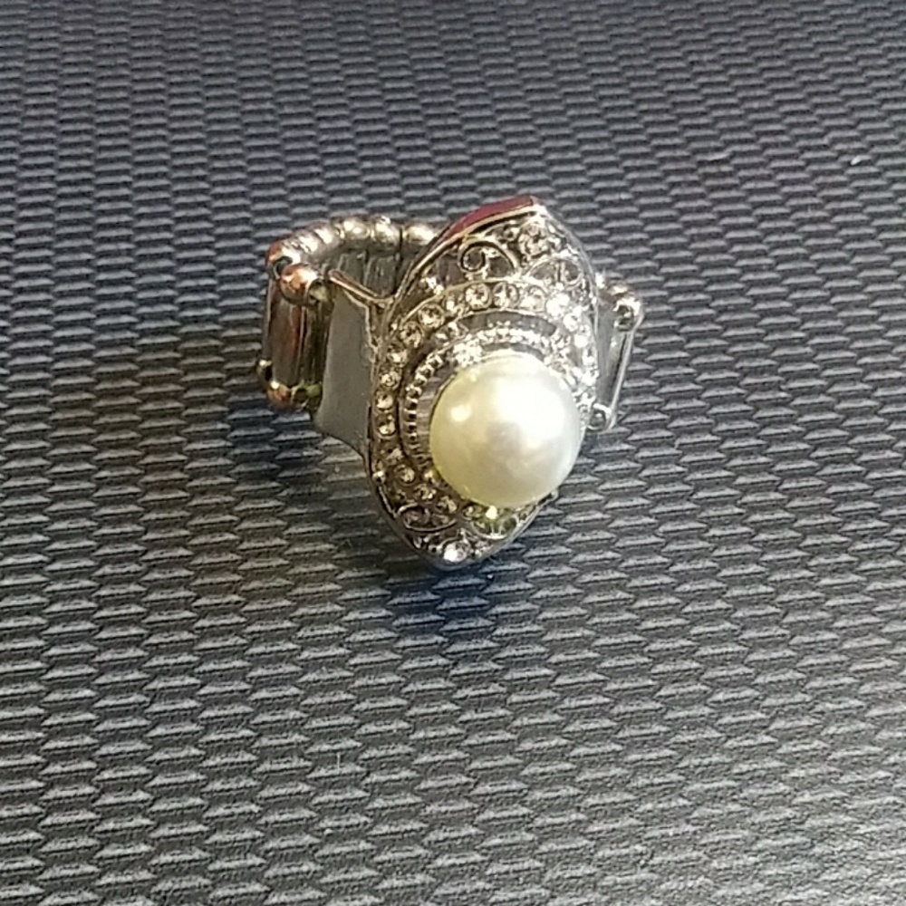 Ring - Picture 2 of 3